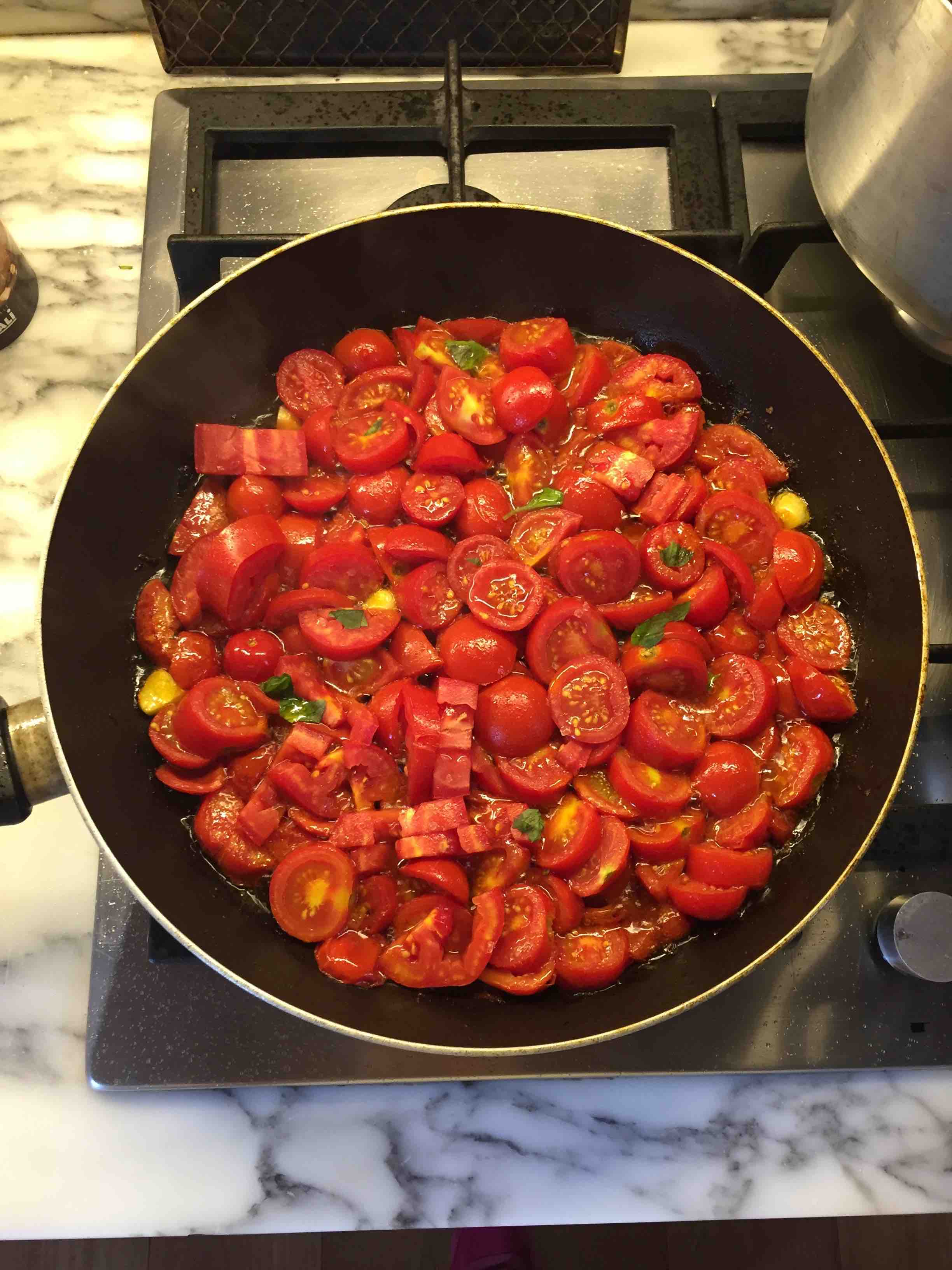 tomatoes to caramelize for a cookingclass in florence